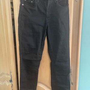 Levi's Black Skinny Jeans with Sleek Fit